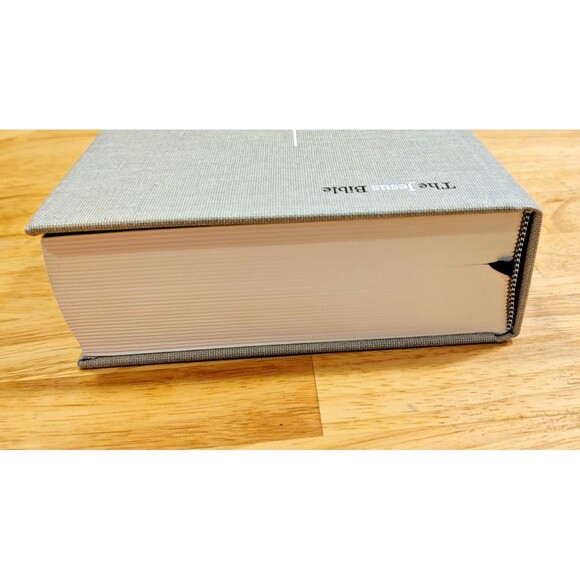 The Jesus Bible, NIV Edition, Cloth over Board, Gray Linen, Zondervan Bibles - Picture 8 of 11